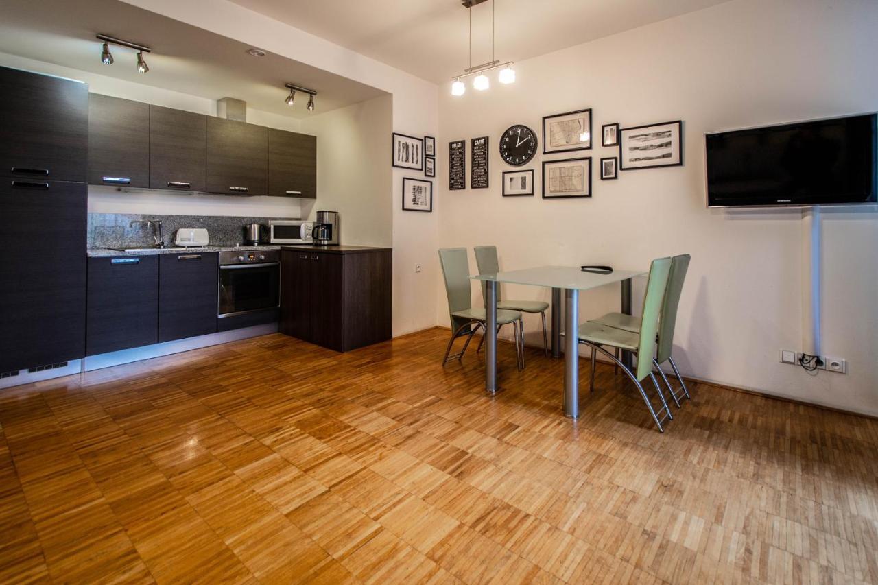 Modern Apartment With Balcony And Garage Praga Zewnętrze zdjęcie